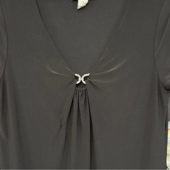 White House Black Market Black Ring Accent V-Neck Cap Sleeve Top Small - Picture 3 of 6